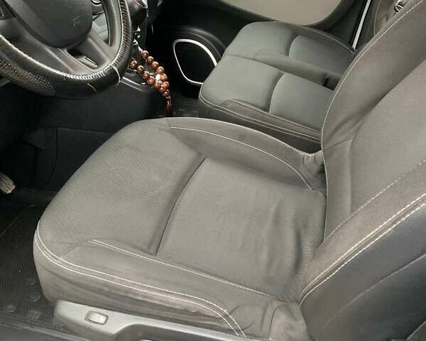 Білий Рено Трафік, об'ємом двигуна 1.6 л та пробігом 207 тис. км за 15500 $, фото 9 на Automoto.ua