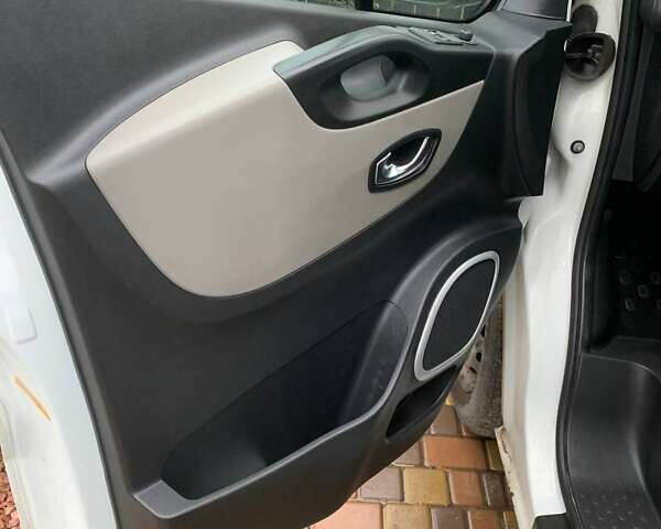 Білий Рено Трафік, об'ємом двигуна 1.6 л та пробігом 207 тис. км за 15500 $, фото 18 на Automoto.ua