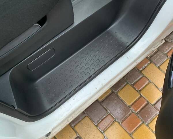 Білий Рено Трафік, об'ємом двигуна 1.6 л та пробігом 207 тис. км за 15500 $, фото 10 на Automoto.ua