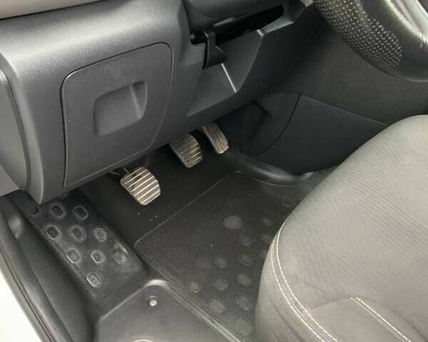 Білий Рено Трафік, об'ємом двигуна 1.6 л та пробігом 207 тис. км за 15500 $, фото 21 на Automoto.ua