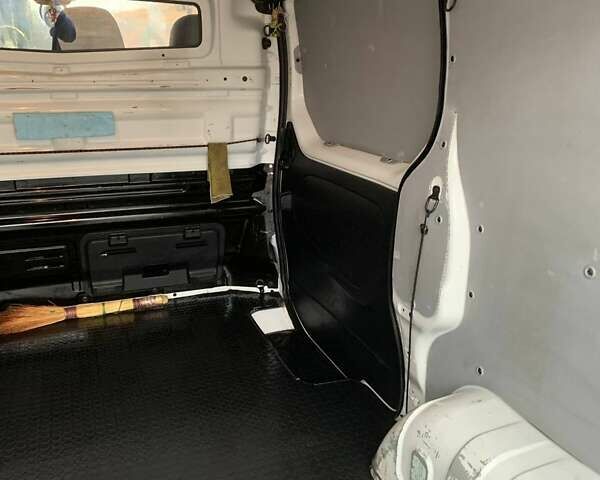 Білий Рено Трафік, об'ємом двигуна 1.6 л та пробігом 207 тис. км за 15500 $, фото 13 на Automoto.ua