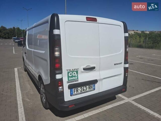 Белый Рено Трафик, объемом двигателя 1.6 л и пробегом 204 тыс. км за 15999 $, фото 14 на Automoto.ua
