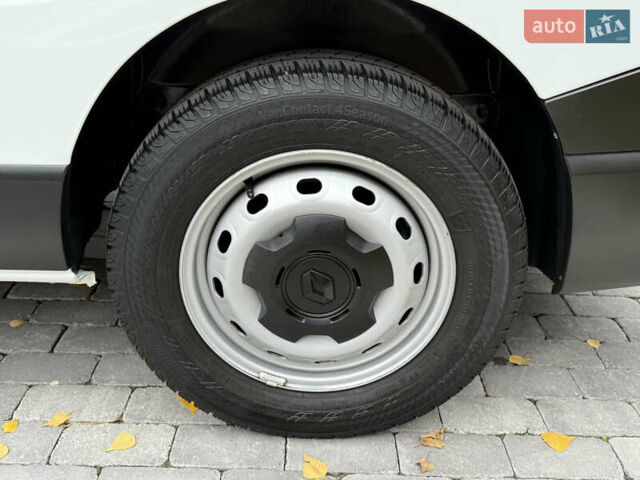 Білий Рено Трафік, об'ємом двигуна 2 л та пробігом 30 тис. км за 26800 $, фото 22 на Automoto.ua