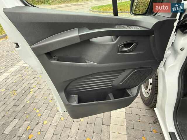 Білий Рено Трафік, об'ємом двигуна 2 л та пробігом 30 тис. км за 26800 $, фото 37 на Automoto.ua