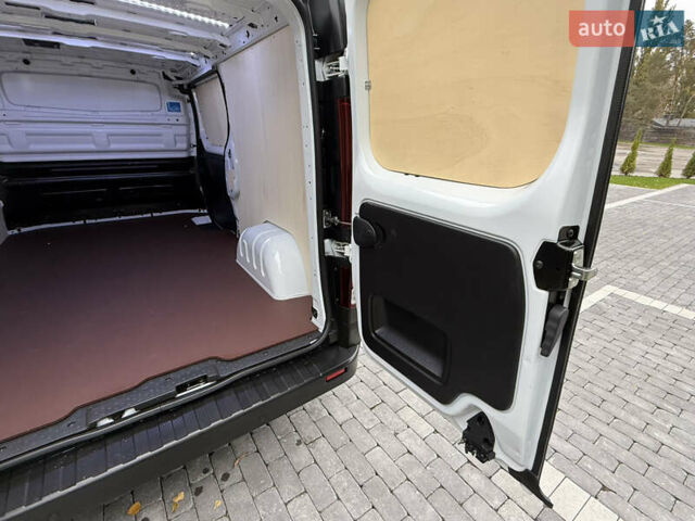 Білий Рено Трафік, об'ємом двигуна 2 л та пробігом 30 тис. км за 26800 $, фото 56 на Automoto.ua