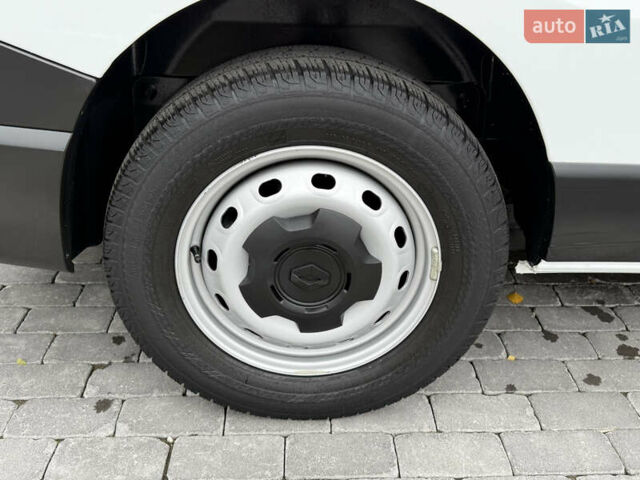 Білий Рено Трафік, об'ємом двигуна 2 л та пробігом 30 тис. км за 26800 $, фото 25 на Automoto.ua