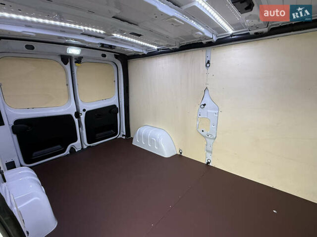 Білий Рено Трафік, об'ємом двигуна 2 л та пробігом 30 тис. км за 26800 $, фото 52 на Automoto.ua