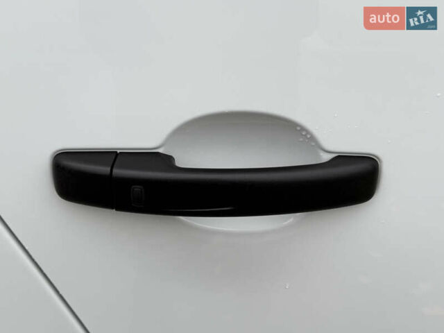 Білий Рено Трафік, об'ємом двигуна 2 л та пробігом 30 тис. км за 26800 $, фото 26 на Automoto.ua