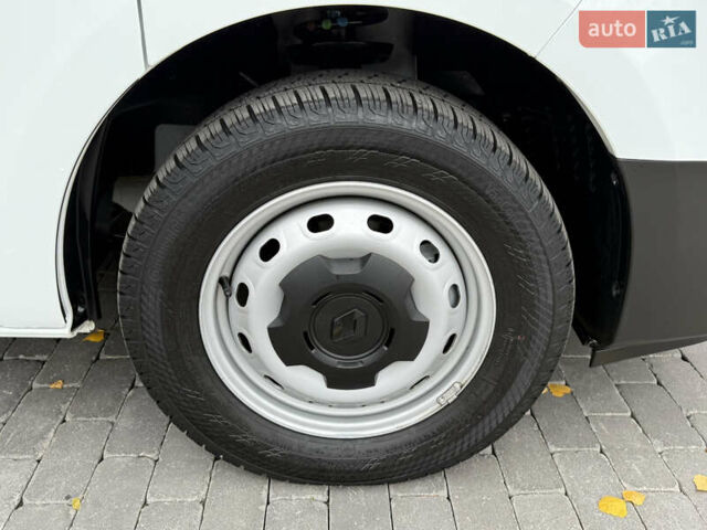 Білий Рено Трафік, об'ємом двигуна 2 л та пробігом 30 тис. км за 26800 $, фото 24 на Automoto.ua