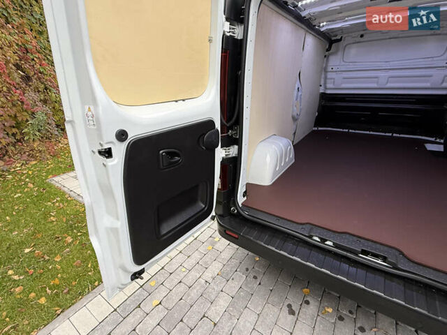 Білий Рено Трафік, об'ємом двигуна 2 л та пробігом 30 тис. км за 26800 $, фото 57 на Automoto.ua