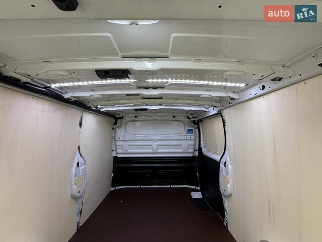 Білий Рено Трафік, об'ємом двигуна 2 л та пробігом 30 тис. км за 26800 $, фото 59 на Automoto.ua