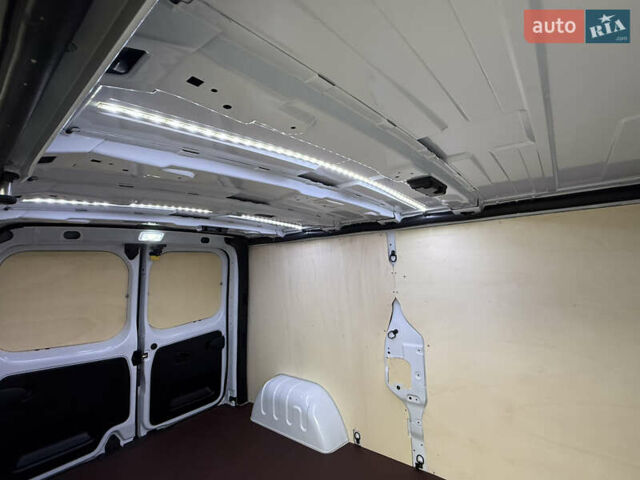 Білий Рено Трафік, об'ємом двигуна 2 л та пробігом 30 тис. км за 26800 $, фото 53 на Automoto.ua