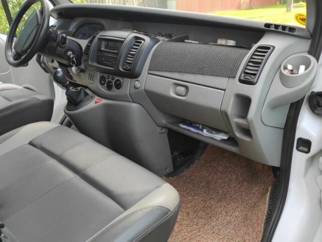 Білий Рено Трафік, об'ємом двигуна 1.9 л та пробігом 190 тис. км за 9941 $, фото 6 на Automoto.ua