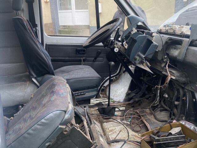 Белый Рено Трафик, объемом двигателя 2.4 л и пробегом 200 тыс. км за 1654 $, фото 3 на Automoto.ua