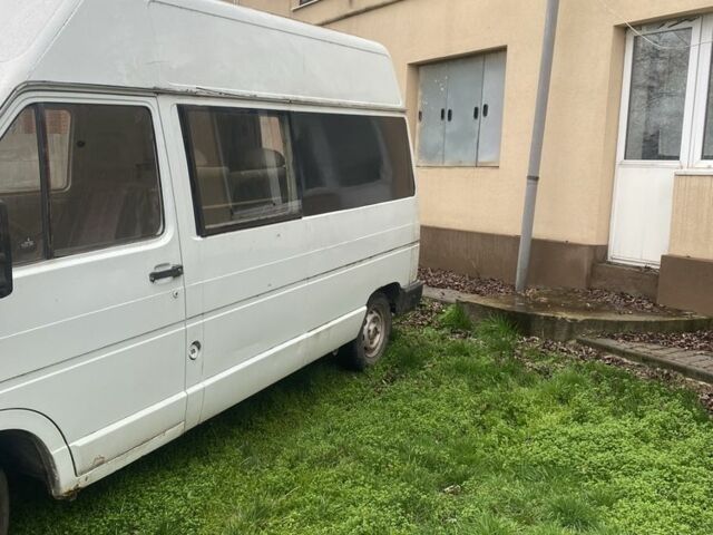 Белый Рено Трафик, объемом двигателя 2.4 л и пробегом 200 тыс. км за 1654 $, фото 2 на Automoto.ua