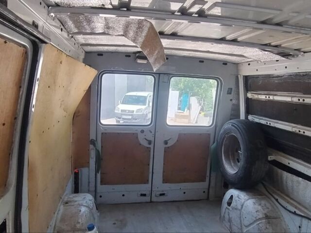 Белый Рено Трафик, объемом двигателя 2.2 л и пробегом 386 тыс. км за 1500 $, фото 7 на Automoto.ua