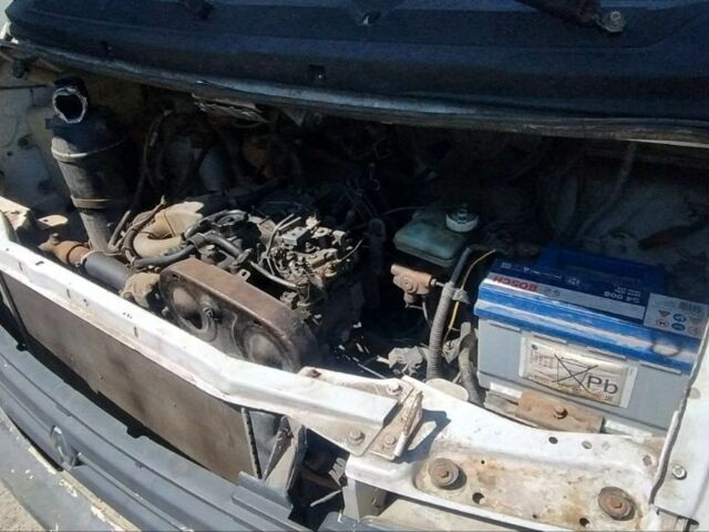 Белый Рено Трафик, объемом двигателя 2.2 л и пробегом 386 тыс. км за 1500 $, фото 5 на Automoto.ua