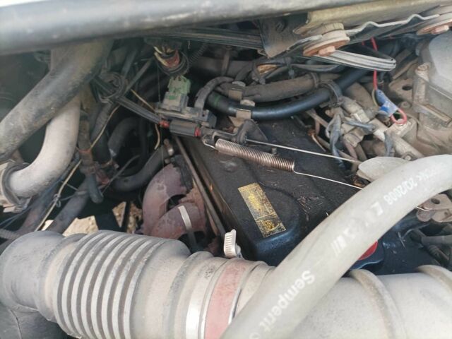 Белый Рено Трафик, объемом двигателя 2.2 л и пробегом 255 тыс. км за 1600 $, фото 9 на Automoto.ua