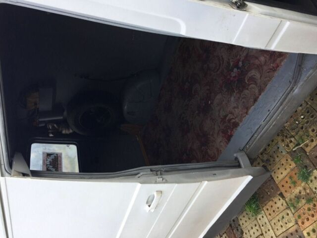 Белый Рено Трафик, объемом двигателя 2.5 л и пробегом 1 тыс. км за 1800 $, фото 3 на Automoto.ua