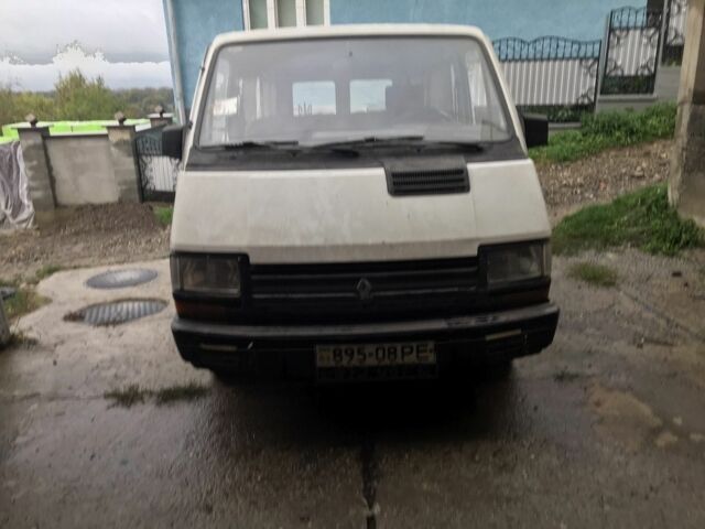 Белый Рено Трафик, объемом двигателя 2.5 л и пробегом 65 тыс. км за 2500 $, фото 3 на Automoto.ua