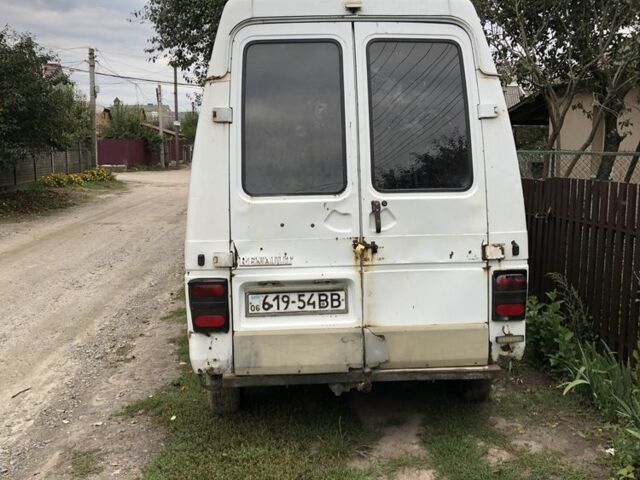 Белый Рено Трафик, объемом двигателя 2.5 л и пробегом 300 тыс. км за 1650 $, фото 2 на Automoto.ua