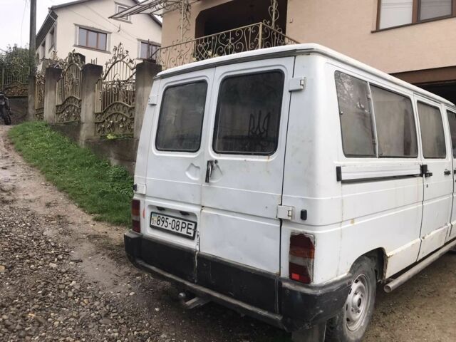 Белый Рено Трафик, объемом двигателя 2.5 л и пробегом 65 тыс. км за 2500 $, фото 4 на Automoto.ua