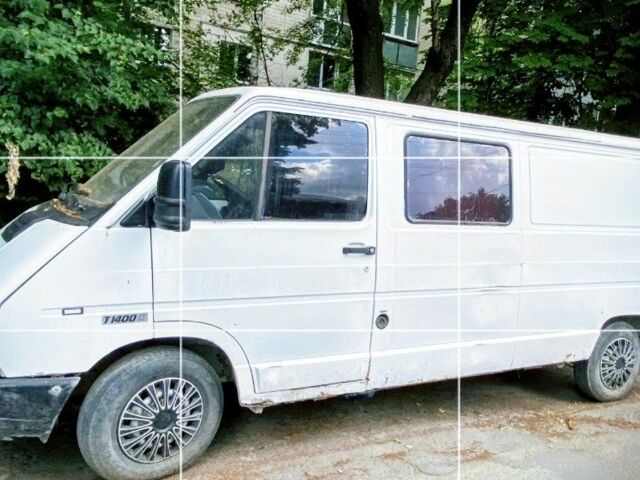 Білий Рено Трафік, об'ємом двигуна 2.5 л та пробігом 400 тис. км за 1000 $, фото 1 на Automoto.ua