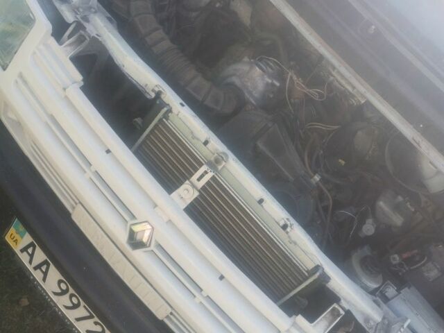 Белый Рено Трафик, объемом двигателя 2 л и пробегом 500 тыс. км за 2439 $, фото 14 на Automoto.ua