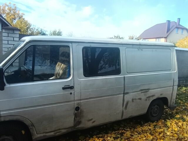 Белый Рено Трафик, объемом двигателя 0 л и пробегом 1000 тыс. км за 1500 $, фото 2 на Automoto.ua