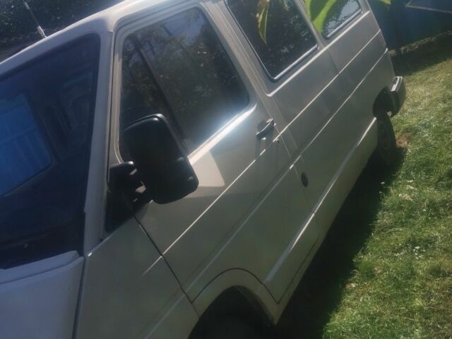 Белый Рено Трафик, объемом двигателя 2 л и пробегом 500 тыс. км за 2439 $, фото 1 на Automoto.ua