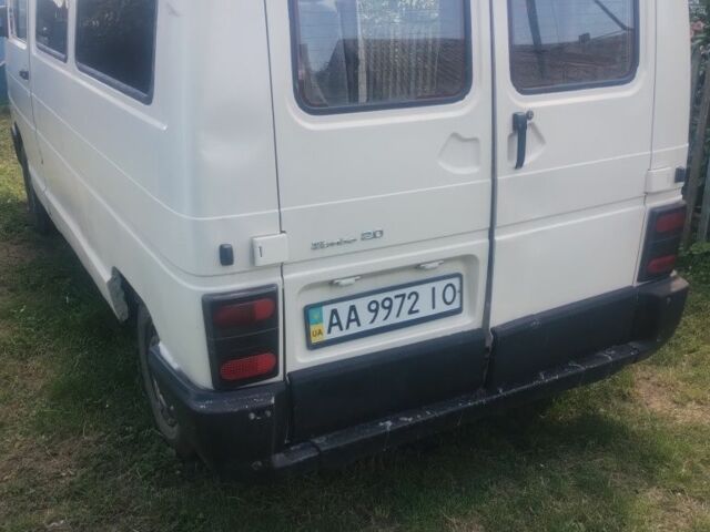 Белый Рено Трафик, объемом двигателя 2 л и пробегом 500 тыс. км за 2439 $, фото 22 на Automoto.ua