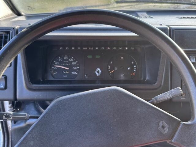 Белый Рено Трафик, объемом двигателя 1.7 л и пробегом 204 тыс. км за 1431 $, фото 7 на Automoto.ua