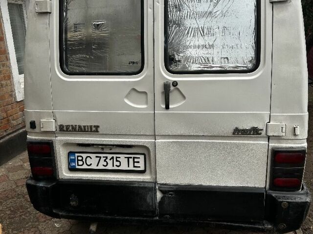 Рено Трафик 1999 в Кривом Роге на Automoto.ua Белый Рено Трафик, объемом двигателя 2.1 л и пробегом 320 тыс. км за 2100 $, фото 3 на Automoto.ua