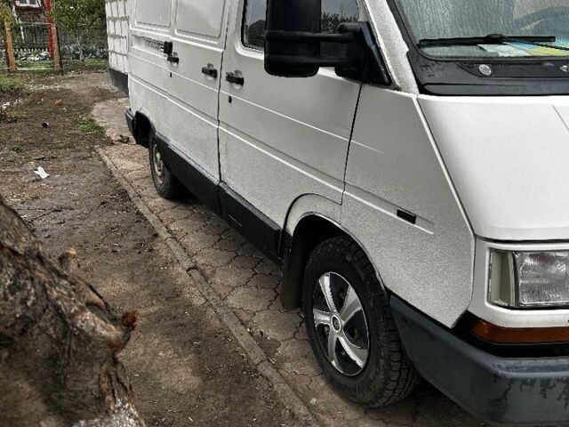 Рено Трафик 1999 в Кривом Роге на Automoto.ua Белый Рено Трафик, объемом двигателя 2.1 л и пробегом 320 тыс. км за 2100 $, фото 2 на Automoto.ua
