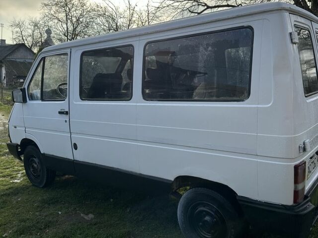 Белый Рено Трафик, объемом двигателя 1.7 л и пробегом 204 тыс. км за 1431 $, фото 2 на Automoto.ua