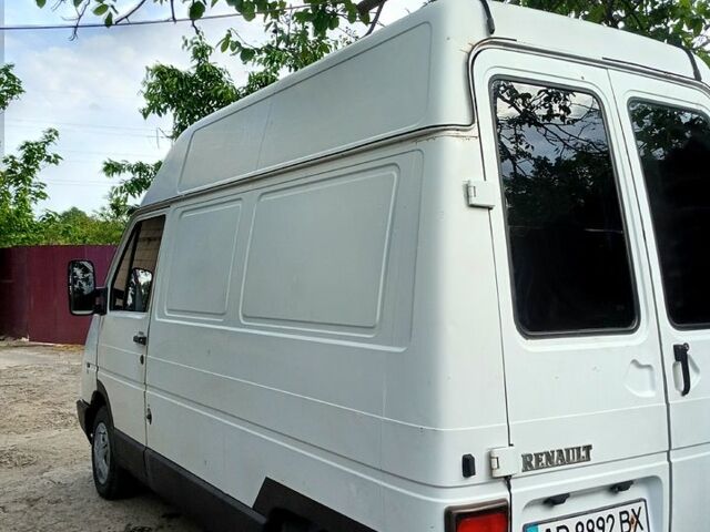 Белый Рено Трафик, объемом двигателя 1.9 л и пробегом 0 тыс. км за 1800 $, фото 2 на Automoto.ua