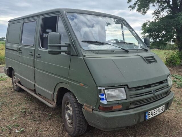 Белый Рено Трафик, объемом двигателя 1.9 л и пробегом 300 тыс. км за 1600 $, фото 1 на Automoto.ua