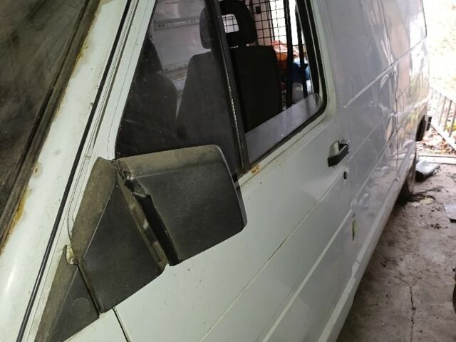 Белый Рено Трафик, объемом двигателя 2 л и пробегом 250 тыс. км за 1000 $, фото 3 на Automoto.ua