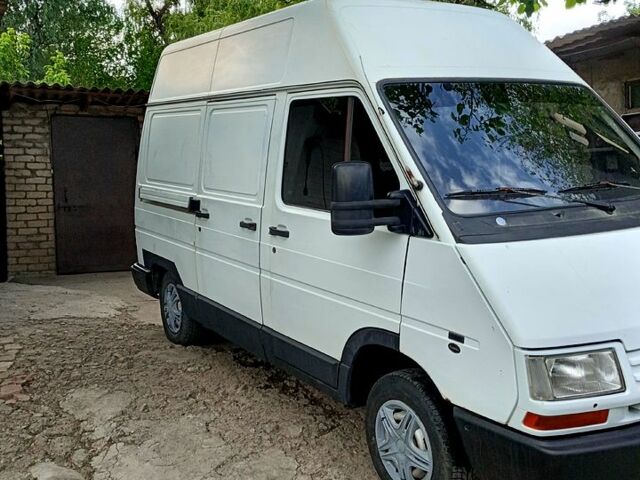 Белый Рено Трафик, объемом двигателя 1.9 л и пробегом 0 тыс. км за 1800 $, фото 1 на Automoto.ua