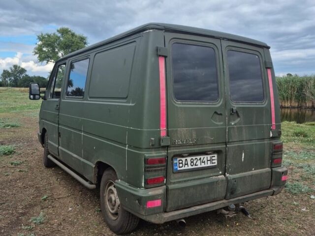 Белый Рено Трафик, объемом двигателя 1.9 л и пробегом 300 тыс. км за 1600 $, фото 3 на Automoto.ua