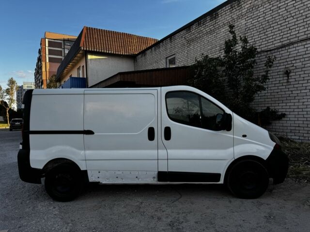 Белый Рено Трафик, объемом двигателя 2 л и пробегом 280 тыс. км за 4999 $, фото 4 на Automoto.ua