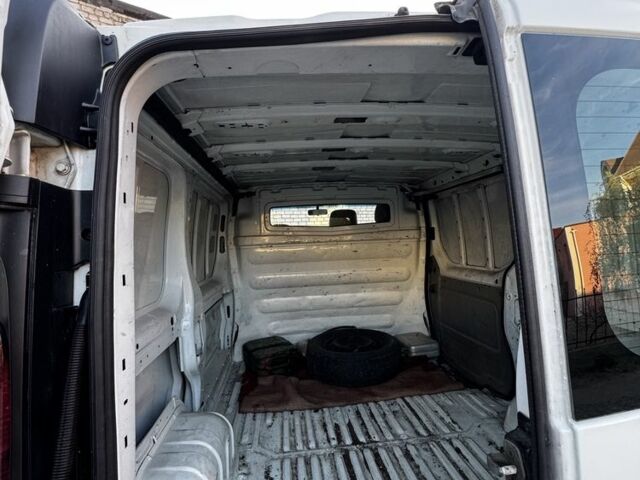 Белый Рено Трафик, объемом двигателя 2 л и пробегом 280 тыс. км за 4999 $, фото 6 на Automoto.ua