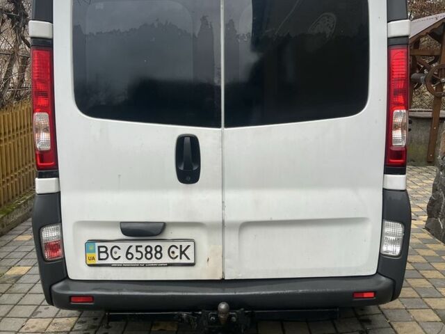 Белый Рено Трафик, объемом двигателя 1.9 л и пробегом 345 тыс. км за 6000 $, фото 1 на Automoto.ua