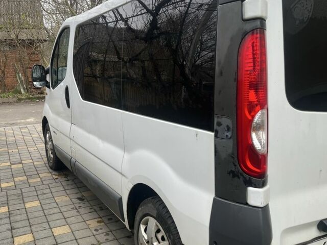Белый Рено Трафик, объемом двигателя 1.9 л и пробегом 345 тыс. км за 6000 $, фото 3 на Automoto.ua