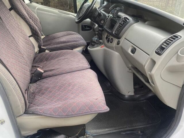 Білий Рено Трафік, об'ємом двигуна 1.9 л та пробігом 687 тис. км за 5300 $, фото 12 на Automoto.ua