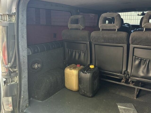 Белый Рено Трафик, объемом двигателя 1.9 л и пробегом 450 тыс. км за 7999 $, фото 4 на Automoto.ua