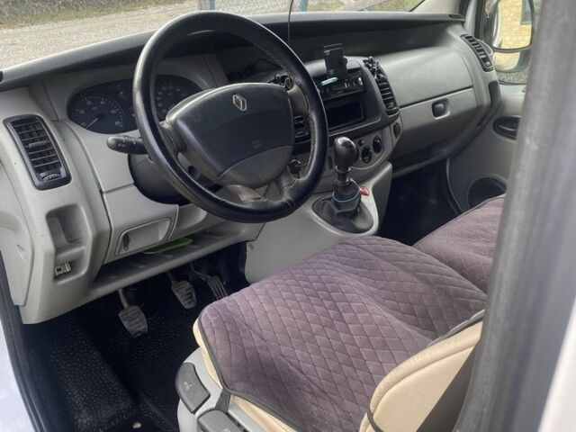 Білий Рено Трафік, об'ємом двигуна 1.9 л та пробігом 687 тис. км за 5300 $, фото 10 на Automoto.ua