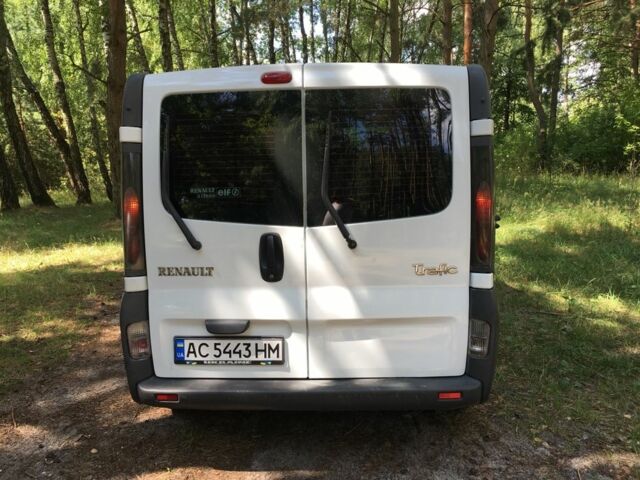 Белый Рено Трафик, объемом двигателя 1.9 л и пробегом 343 тыс. км за 5100 $, фото 5 на Automoto.ua