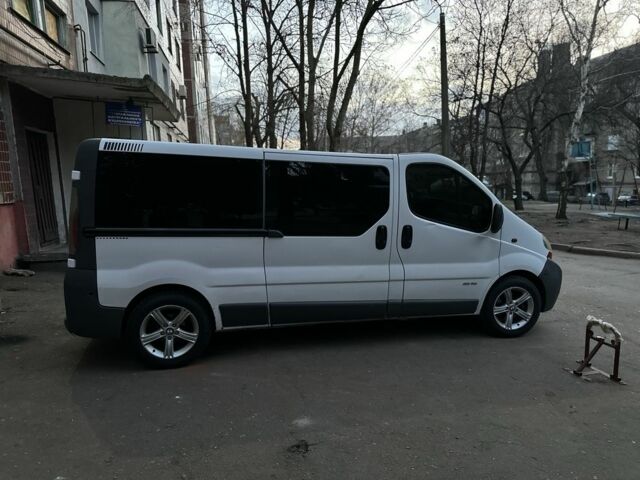 Белый Рено Трафик, объемом двигателя 1.9 л и пробегом 450 тыс. км за 7999 $, фото 9 на Automoto.ua