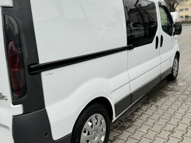 Белый Рено Трафик, объемом двигателя 1.9 л и пробегом 340 тыс. км за 6500 $, фото 3 на Automoto.ua